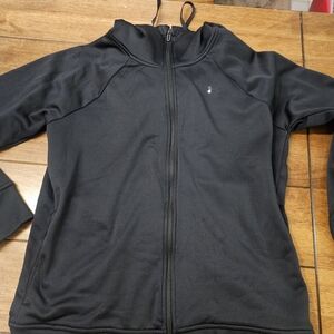 0Under Armour Black Zip Up. Mens Size Medium.